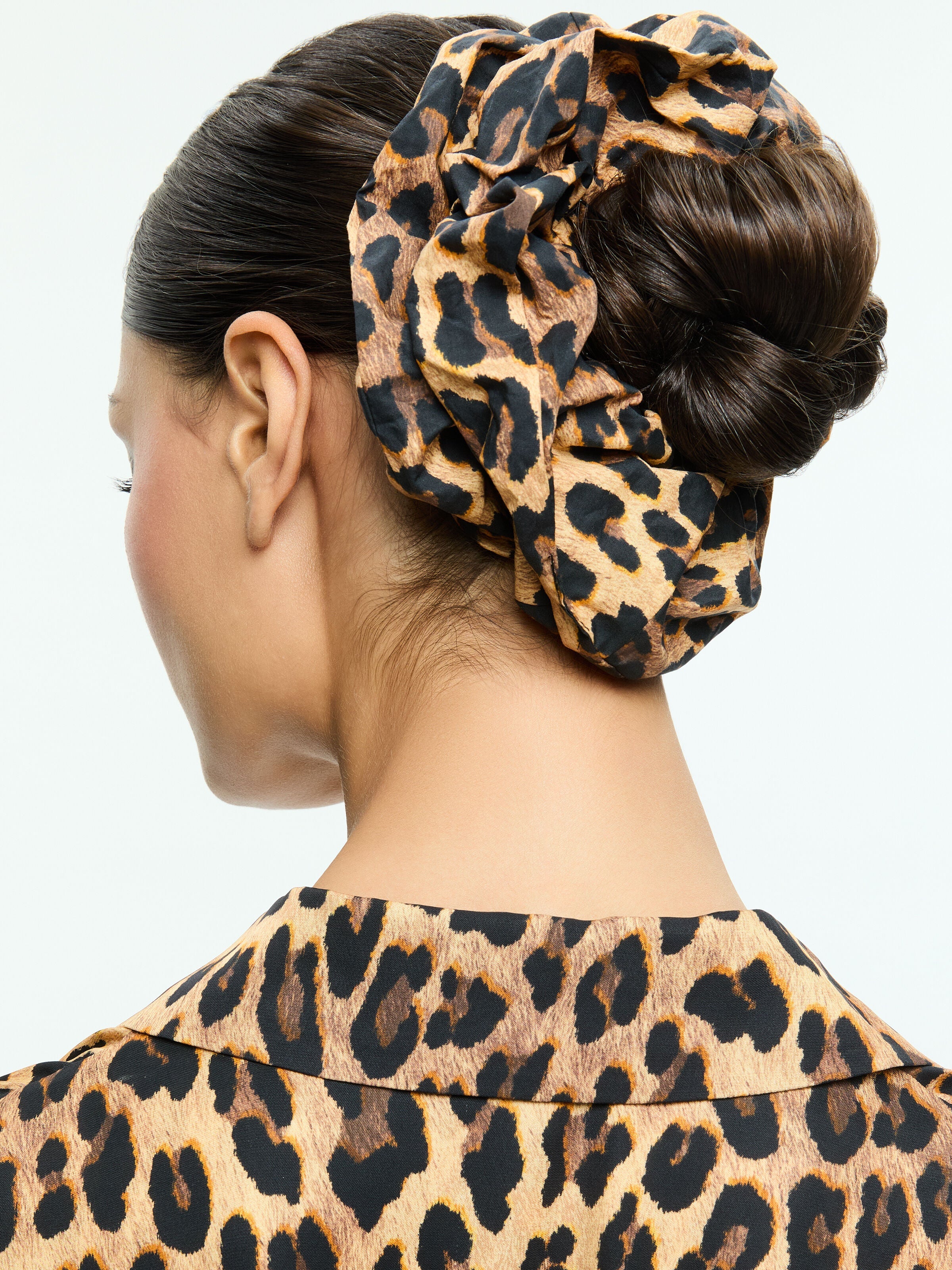 CHER LARGE SCRUNCHIE-IN THE WIND FLORAL-ALICE + OLIVIA