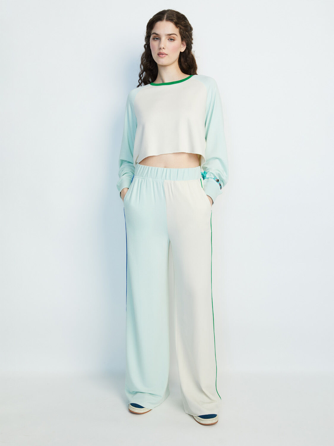 A+O X BIG FEELINGS KELSEY CROPPED CREWNECK-ALICE + OLIVIA