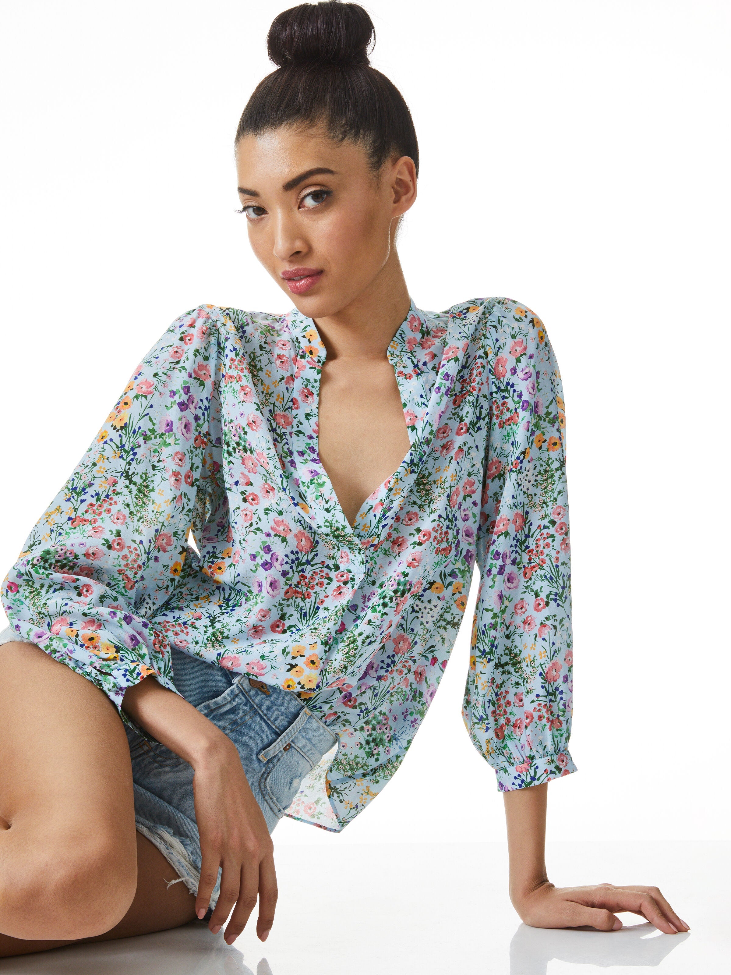 SHEILA FLORAL HENLEY TOP-ALICE + OLIVIA