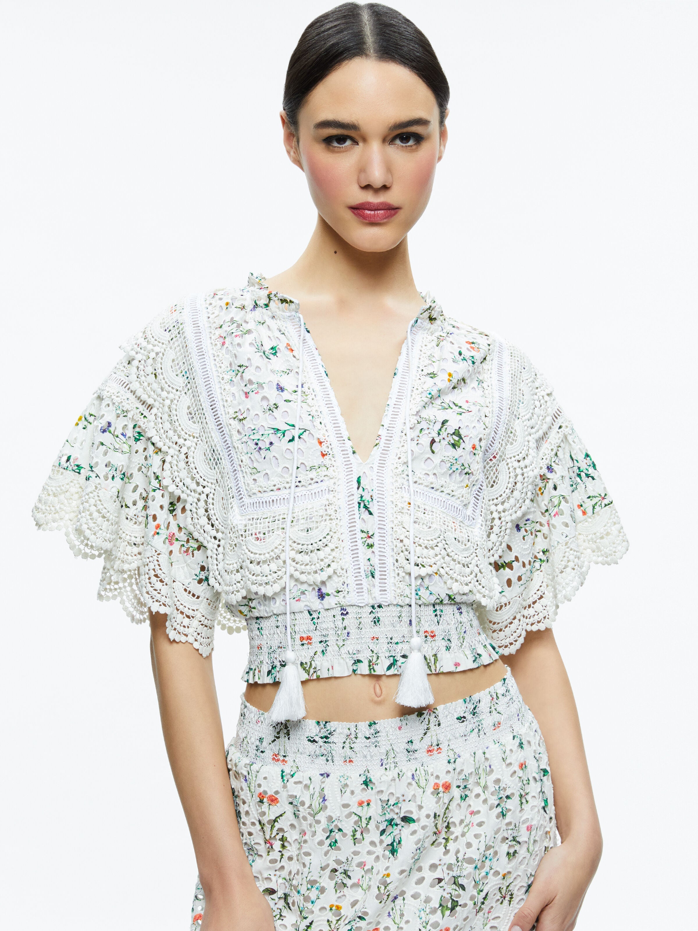 TABITHA LACE BUTTON FRONT CROPPED BLOUSE-GEORGIA FLORAL-ALICE + OLIVIA