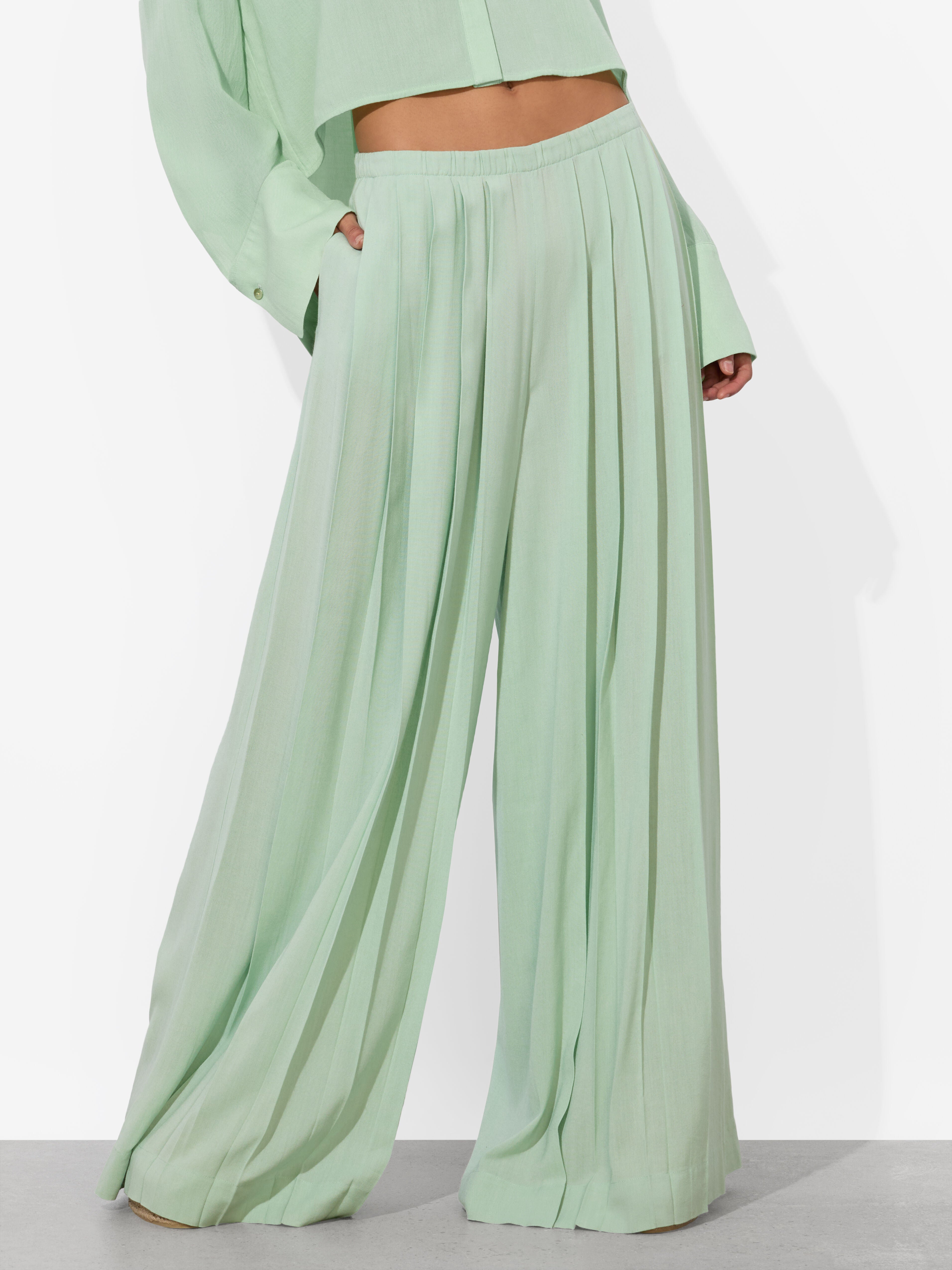 JENNA PLEATED PULL ON PANT