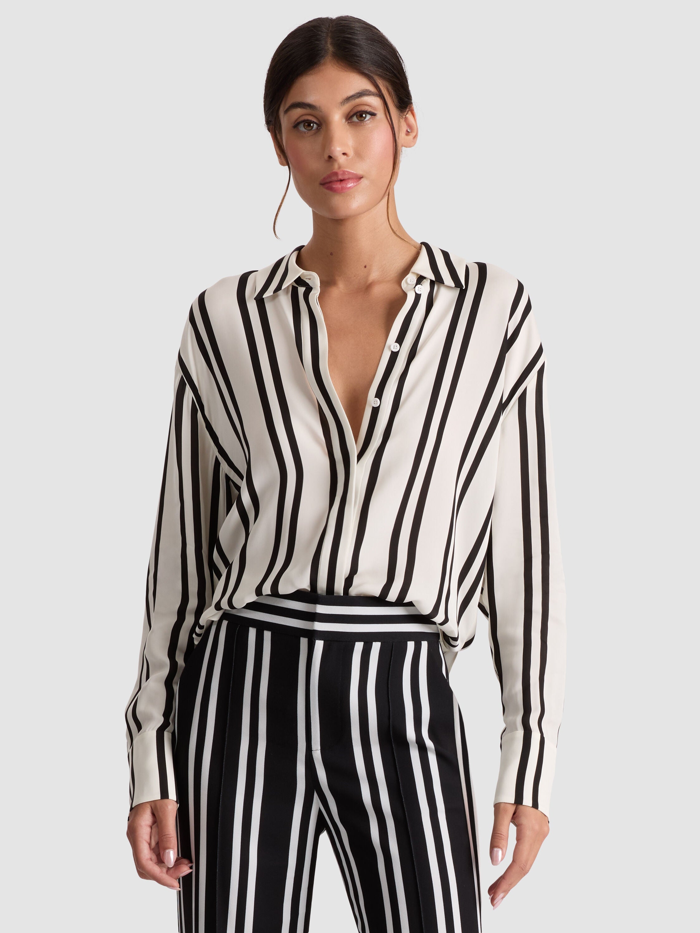 DIMITRA OVERSIZED BUTTON DOWN-ALICE + OLIVIA