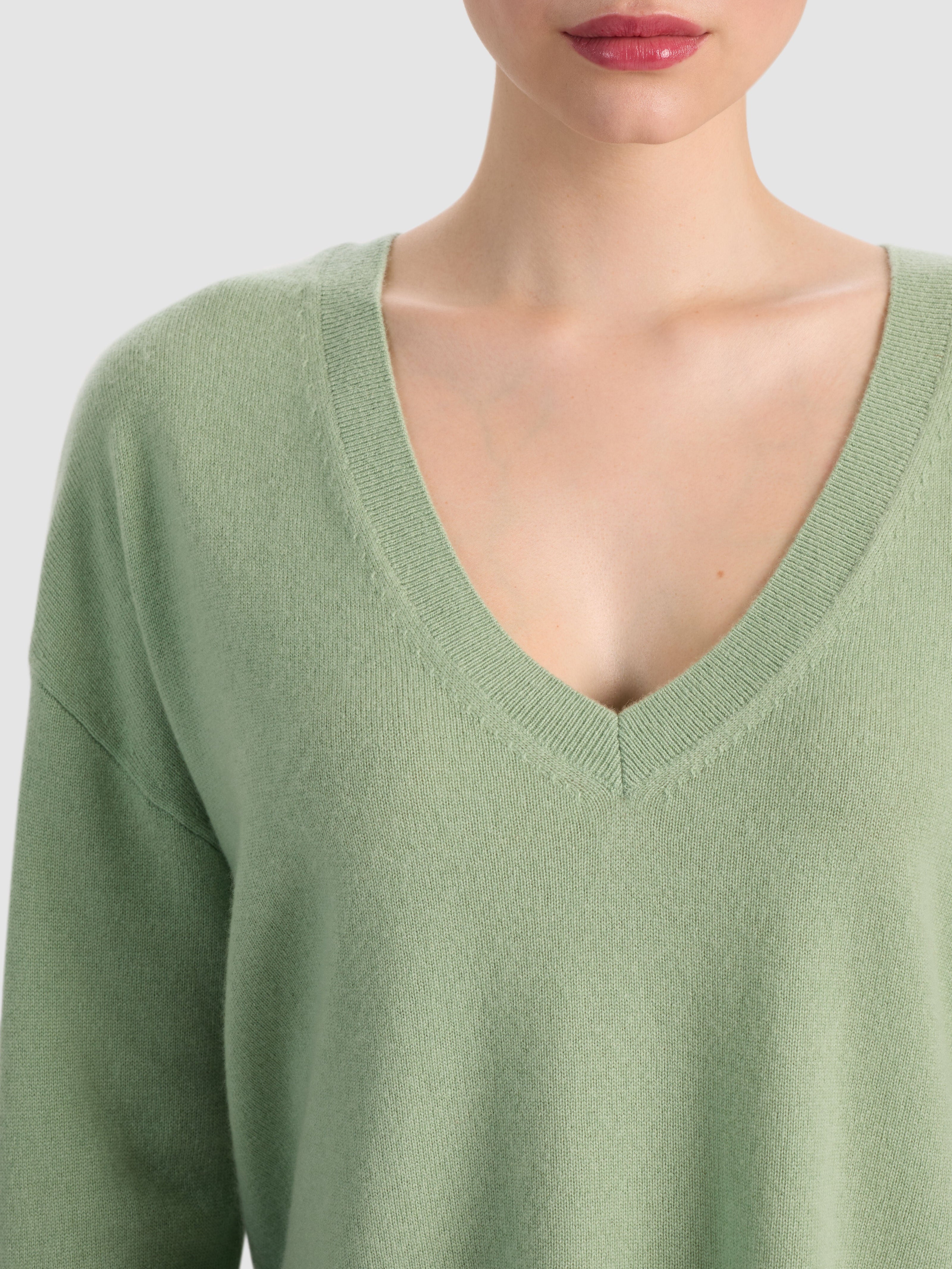 WILLIAMS CASHMERE PULLOVER-SAGE-ALICE + OLIVIA