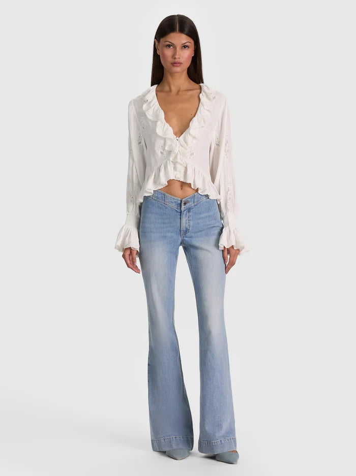 SKYE LACE APPLIQUE V NK RUFFLE CROPPED BLOUSE-ALICE + OLIVIA