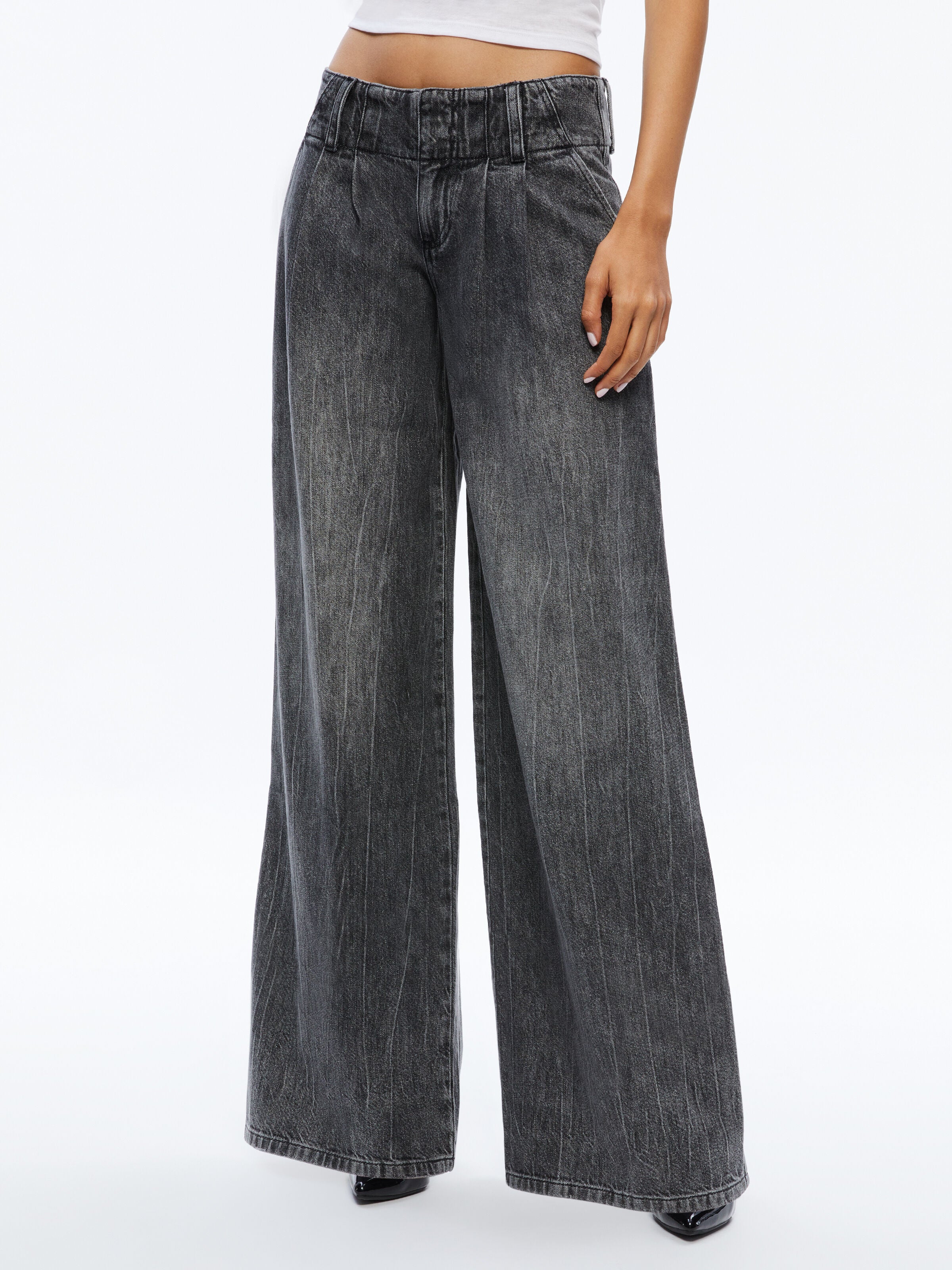 ANDERS LOW RISE PLEATED JEAN-ALICE + OLIVIA