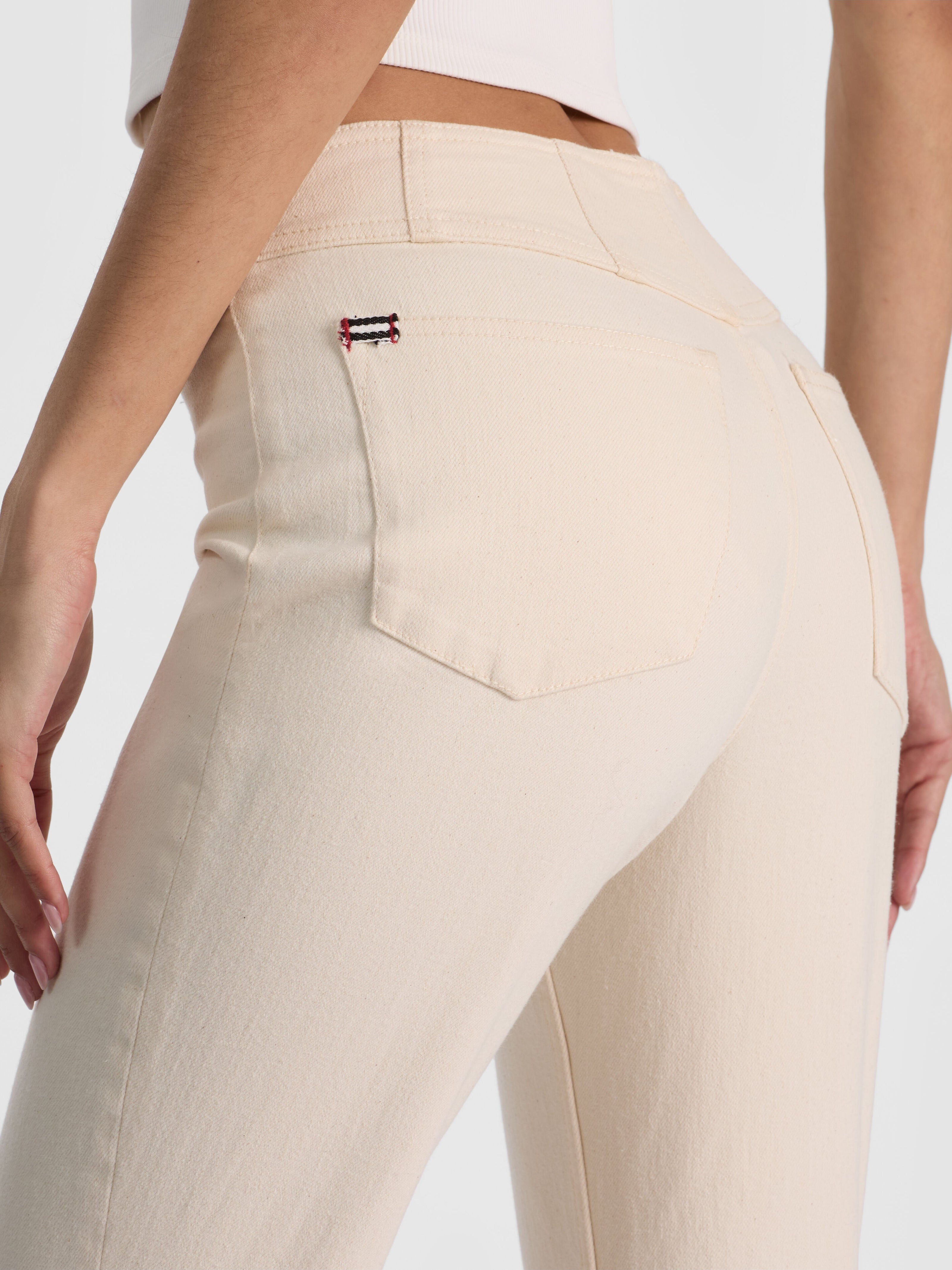 CHELSEA CROPPED FLARE JEAN-ALICE + OLIVIA
