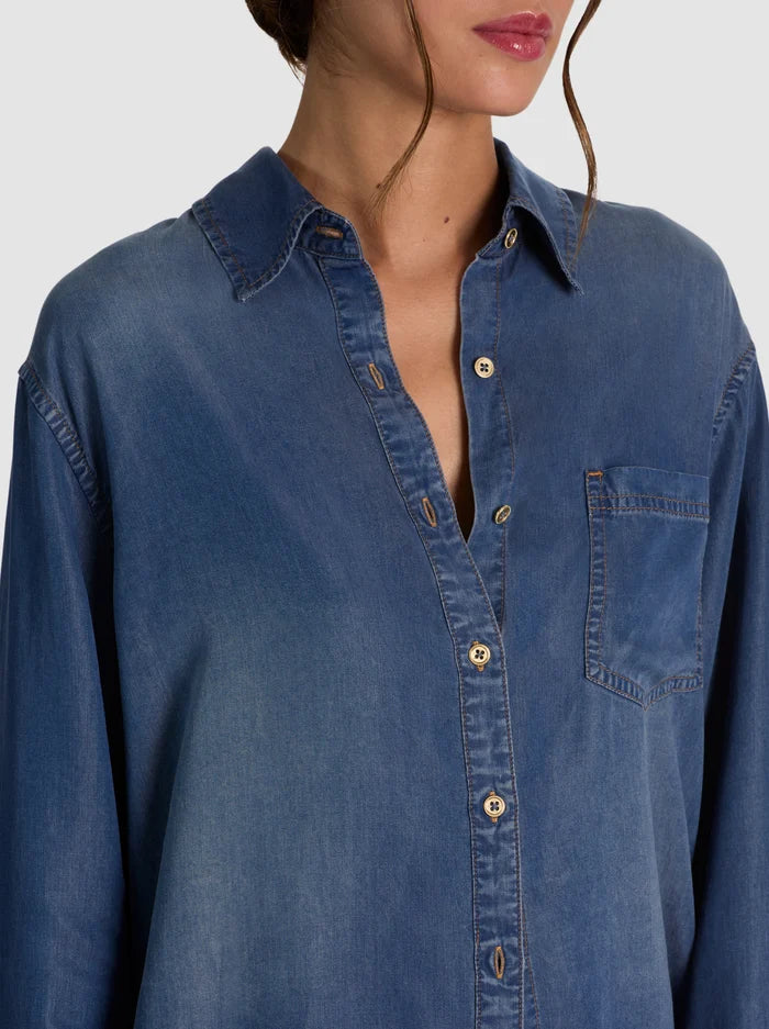 FINELY OVSZD DENIM SHIRT W PKT-ALICE + OLIVIA