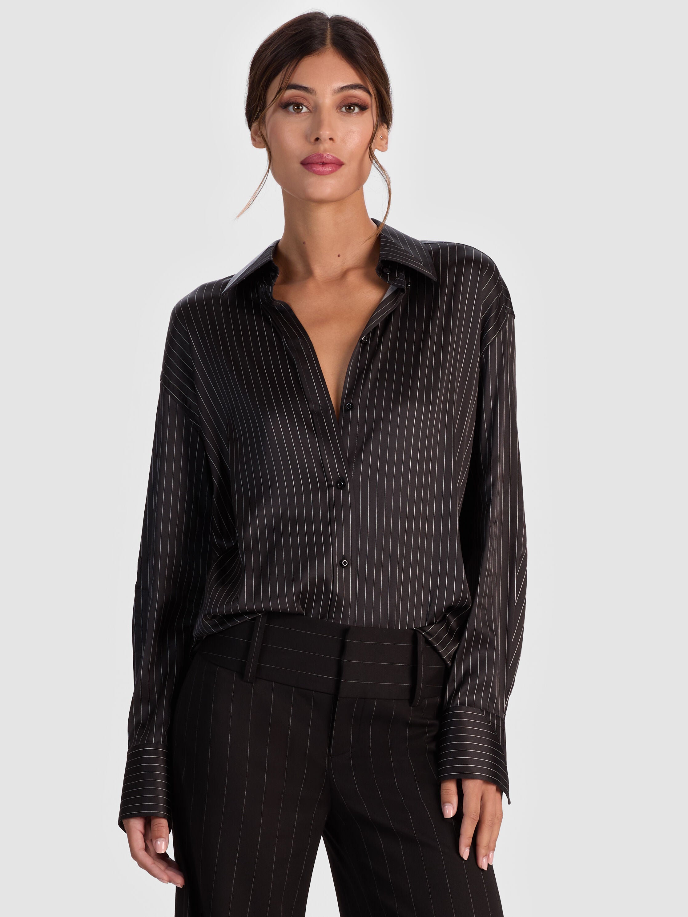 PERFECT BUTTON DOWN