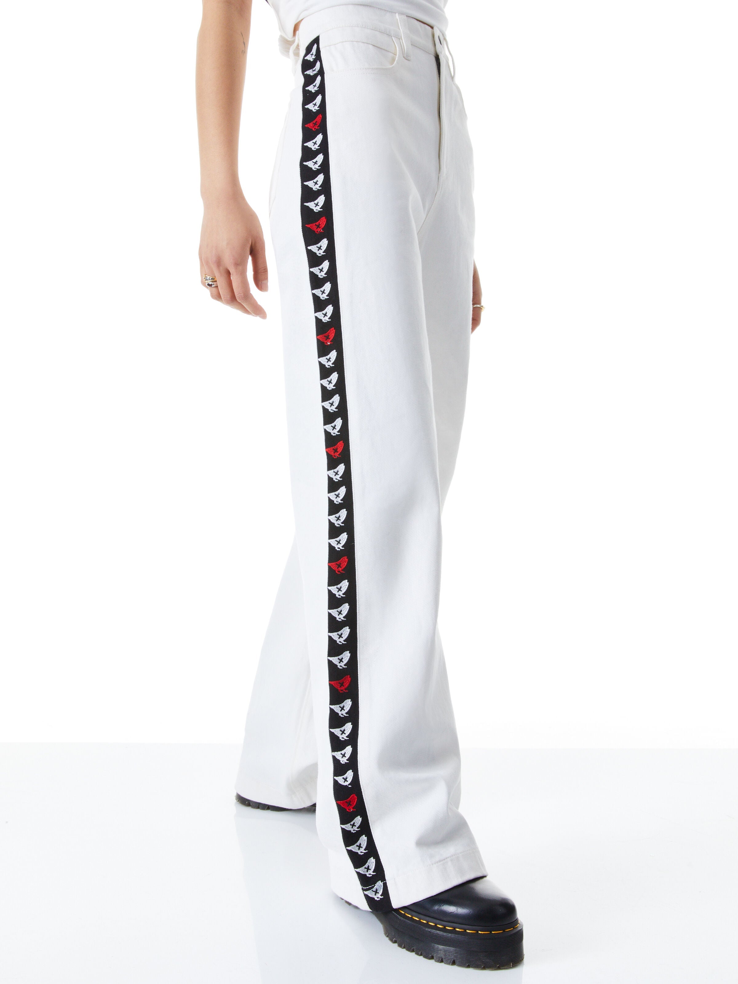 A+O X OVERT EMBROIDERED WIDE LEG JEAN-WHITE/BLACK-ALICE + OLIVIA
