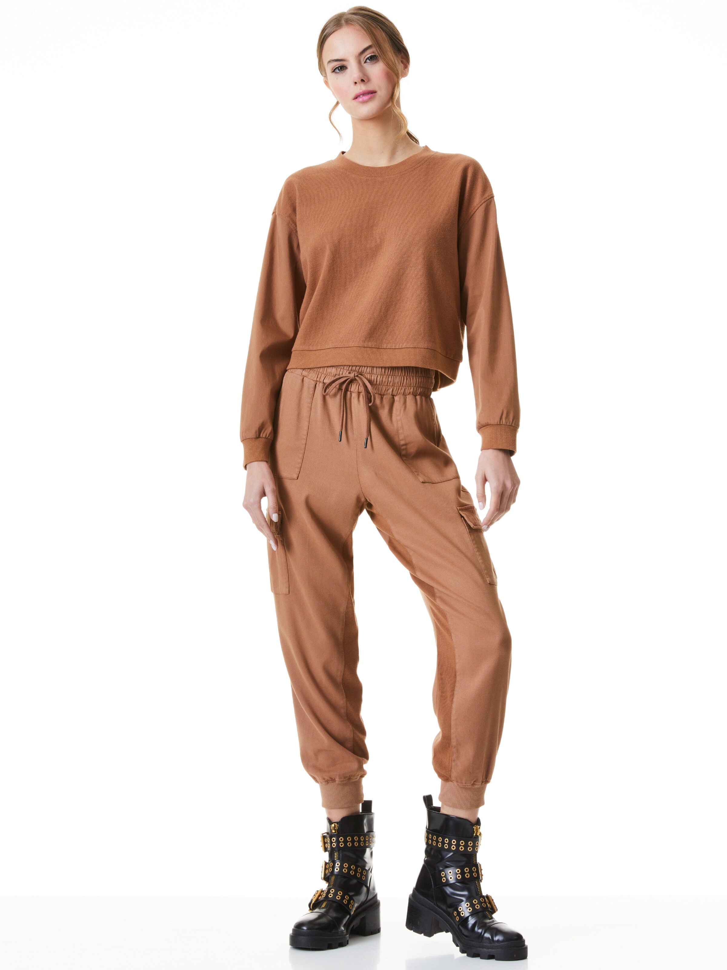 DEX SWEATSHIRT AND JOANNA JOGGER-ALICE + OLIVIA